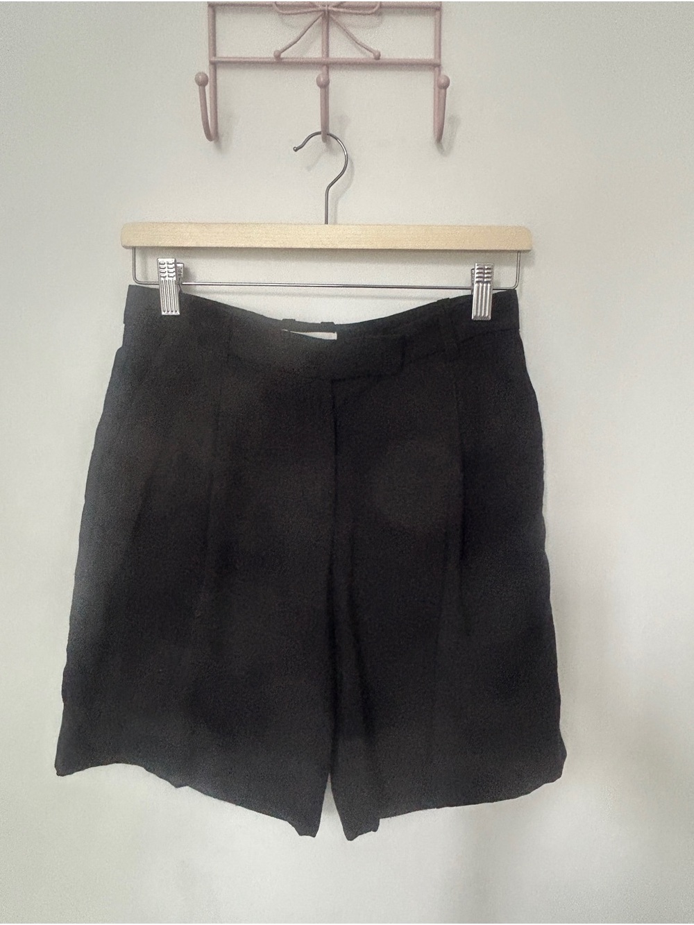 H&M High Waist Pleated Shorts Black Viscose Blend Size 2 Bermuda Shorts